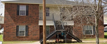 Building Photo - 304 S Magnolia St