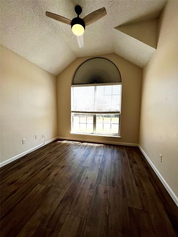 Building Photo - 537 Meadowcrest Dr