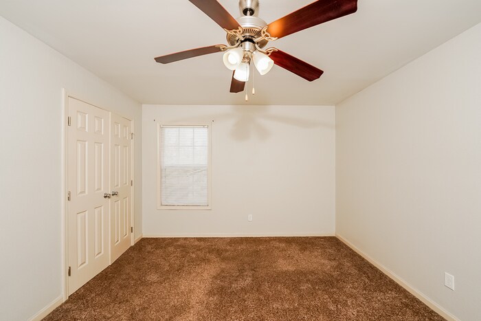 Building Photo - 5863 Brenda Dr