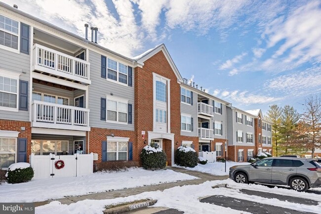 Building Photo - 521 Constellation Square SE