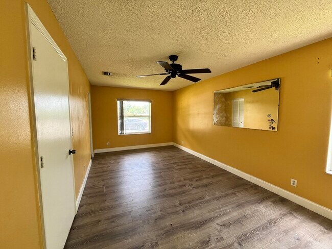 Building Photo - 5855 Timber Valley Dr