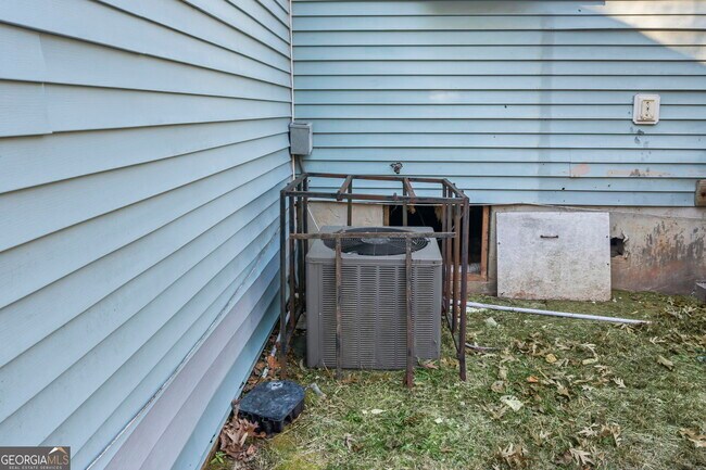 Building Photo - 5626 Pine Gate Dr