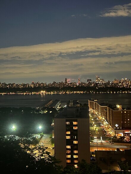 NYC Skyline - 130 Pine St