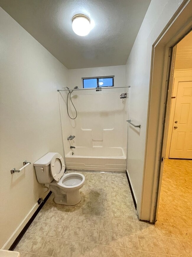 Building Photo - Charming 2 Bedroom, 1 Bathroom Home in Rio Dell, CA