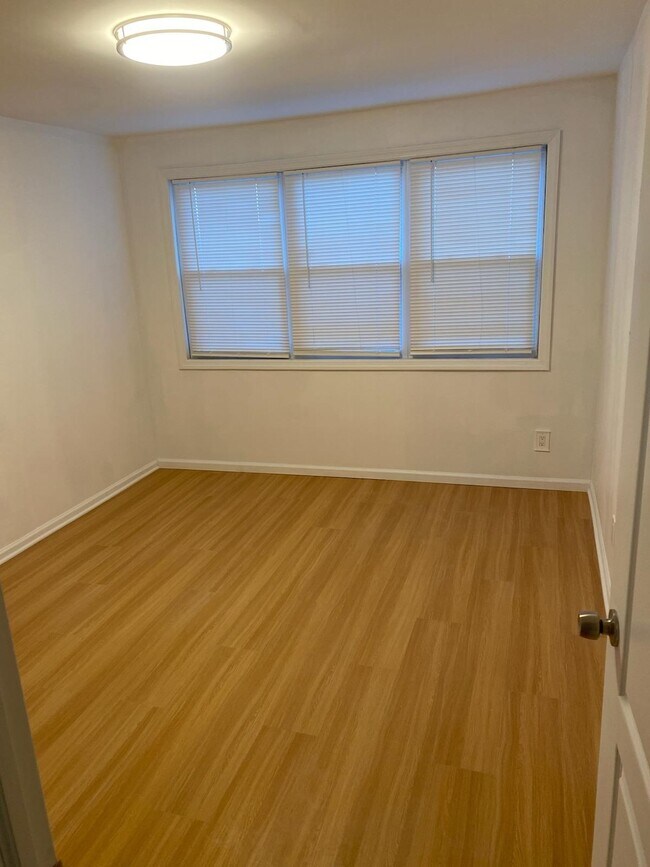 Building Photo - 298 Princeton Ave