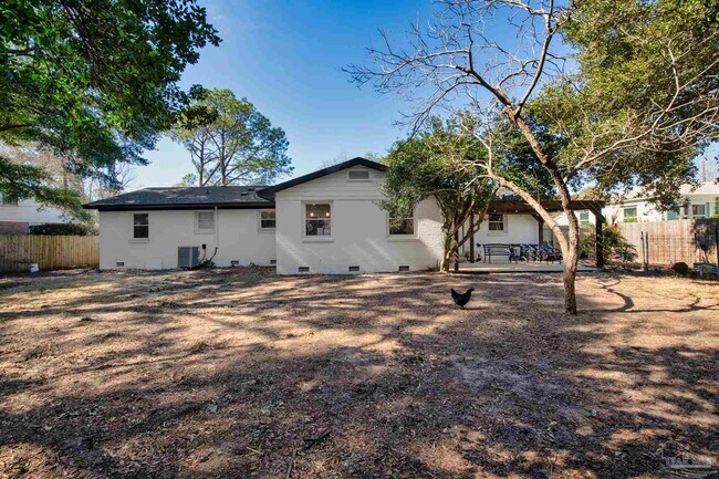 Building Photo - 1800 Foulis Dr