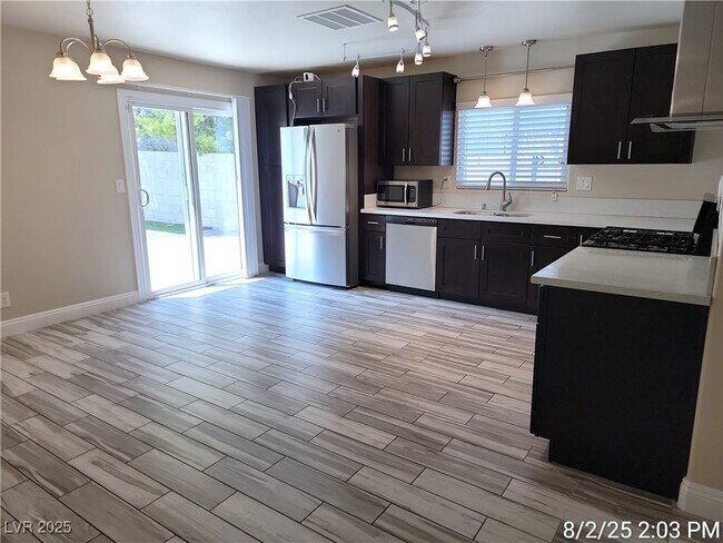 Building Photo - 604 Dolores Dr