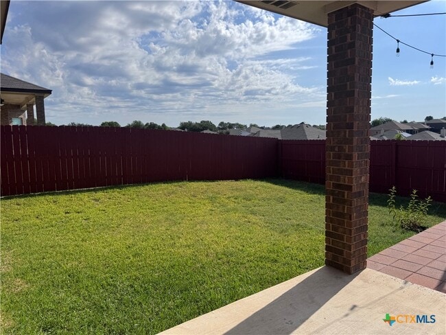 Building Photo - 2033 Catkins Ln