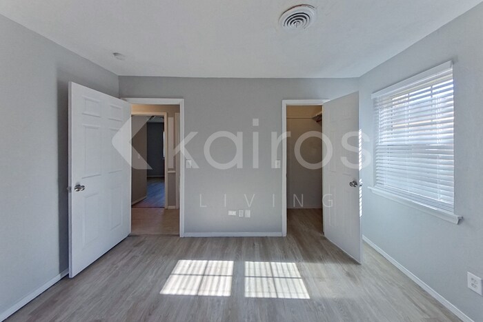 Building Photo - 5212 S Milam St