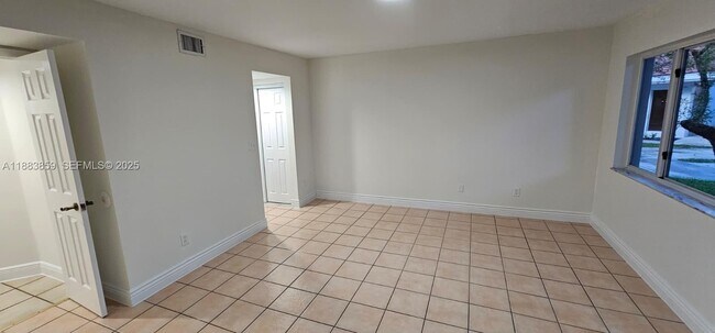 Building Photo - 9220 NW 9th Pl