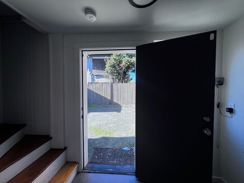 Building Photo - 1037 Peralta St