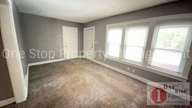 Building Photo - 2 Bedroom, 1 bathroom in Kansas City