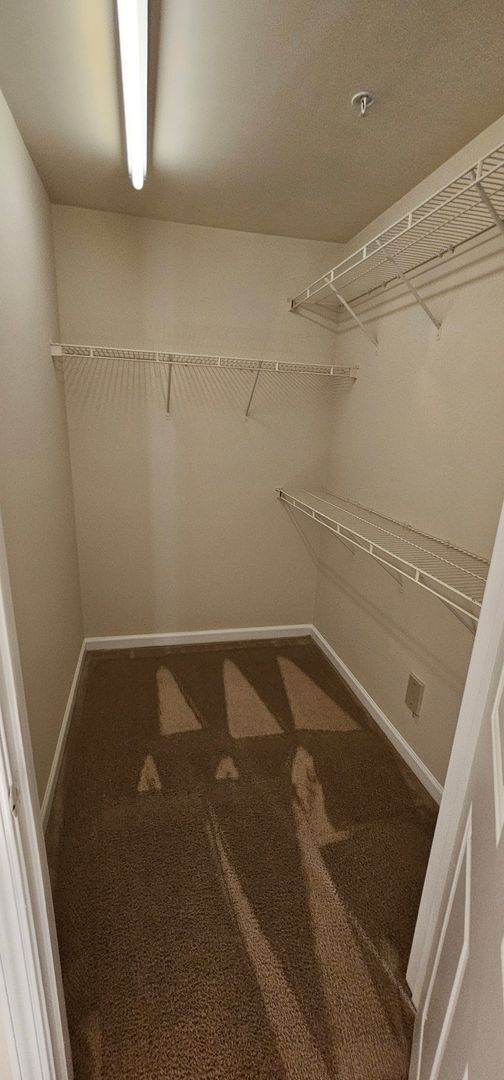 Building Photo - ****** HALF OFF FIRST FULL MONTH OF RENT!! ******