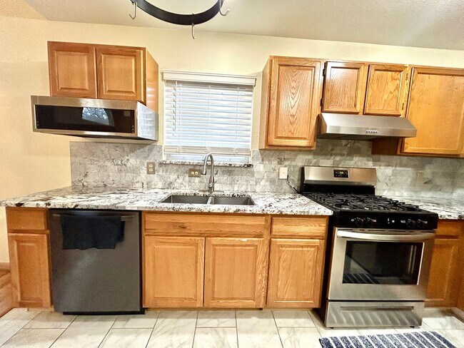 Building Photo - Looking for a Quality tenant who Appreciates a Gourmet Kitchen