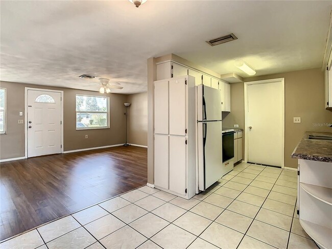 Building Photo - 5319 Drift Tide Dr
