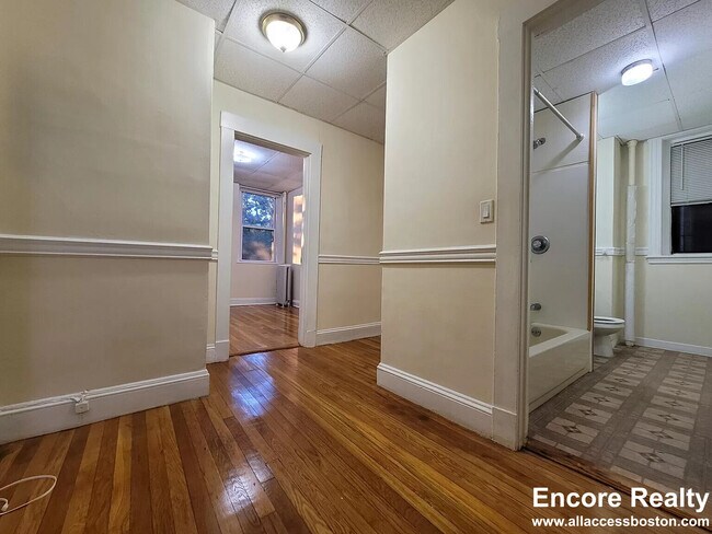 Building Photo - 364 Riverway