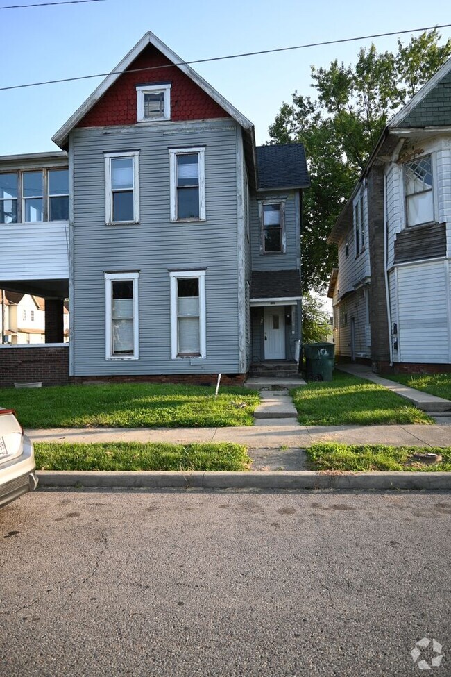 Building Photo - 402-404 E Gilbert St