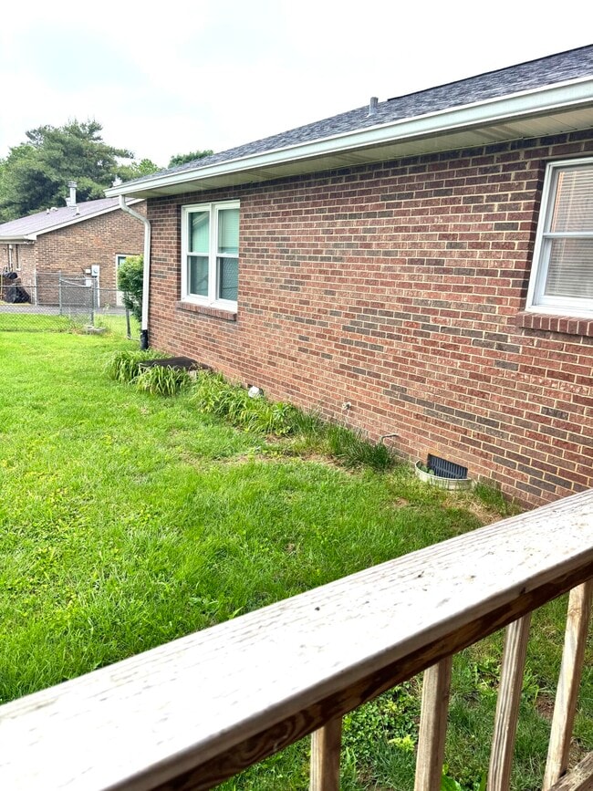 Building Photo - 210 Talmage-Mayo Rd