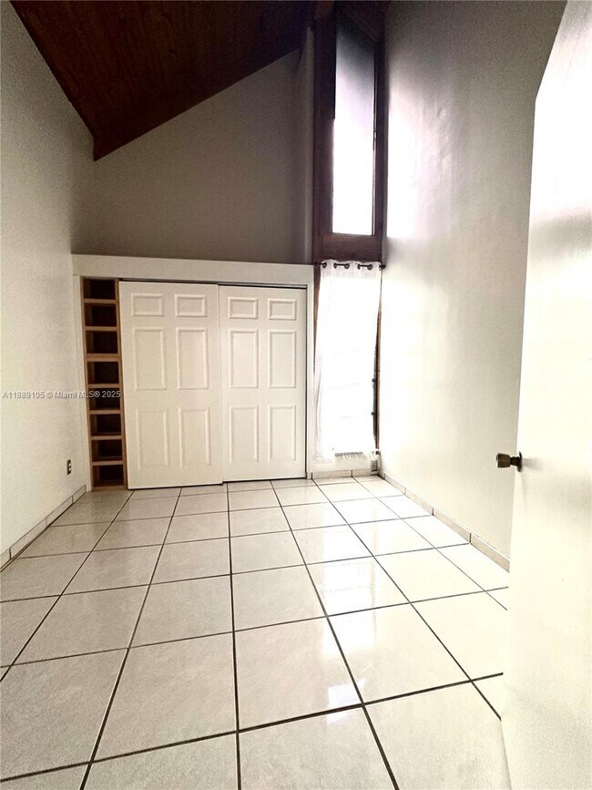 Building Photo - 497 N University Dr