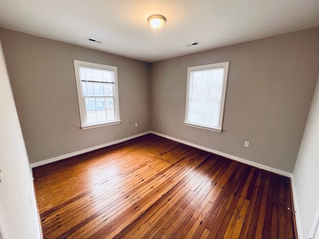 Building Photo - Beautifully Renovated 4bdrm/2bth Home Located in Richmond's Southside!!