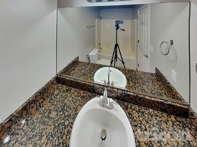 Building Photo - 16312 NE 12th St