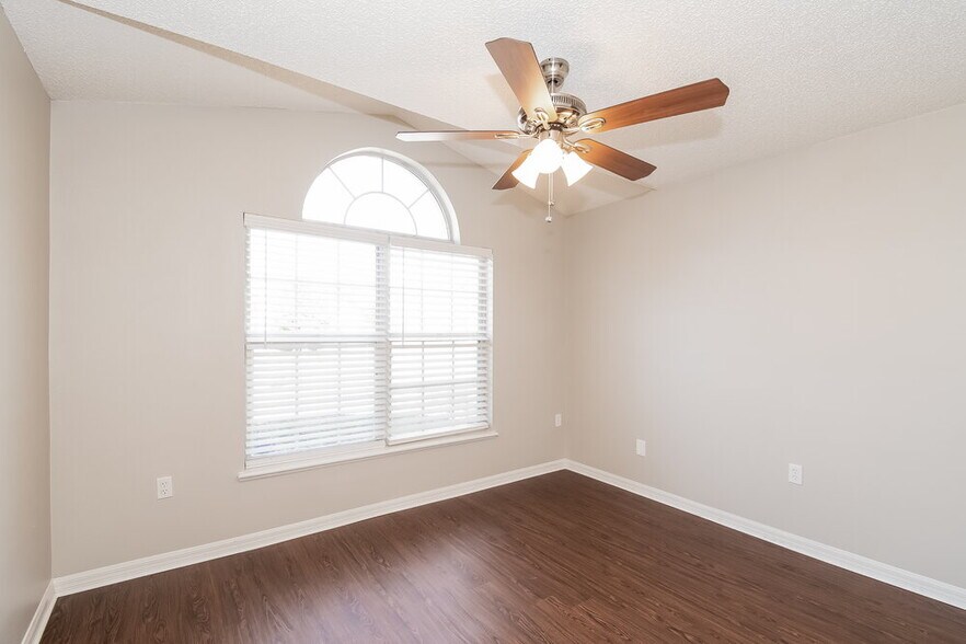 Building Photo - 7390 Overland Park Blvd