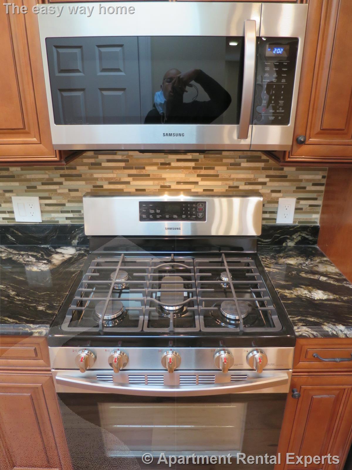 Building Photo - 136 Inman St