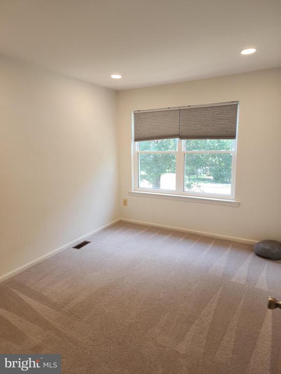 Building Photo - 25 Forsythia Ct