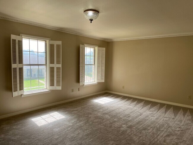 Building Photo - 500 S Dresden Ct