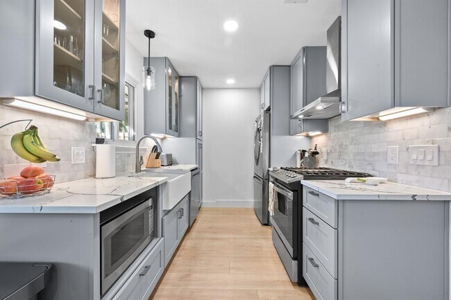 Building Photo - 805 Huntingdon Pl