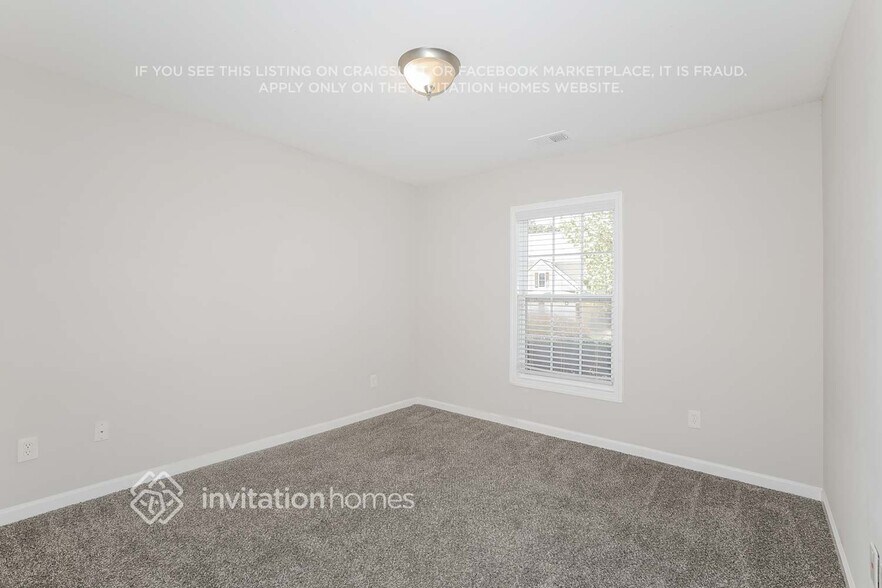 Building Photo - 1142 Balvaird Dr SE