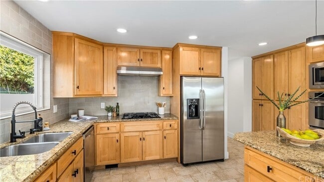 Building Photo - Fabulous Home off of Grand Avenue area ava...