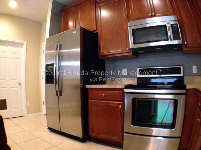 Building Photo - 210 Silverglen Ln