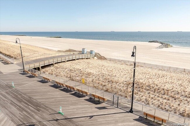 Building Photo - 100 W Broadway