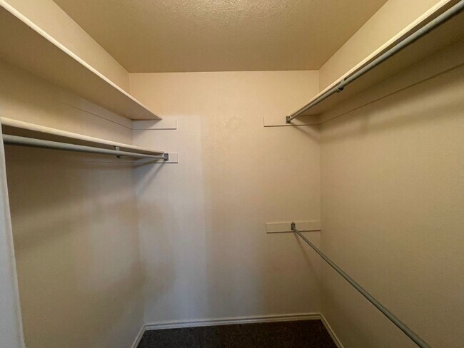 Building Photo - 1109-1111 Parkway Trail