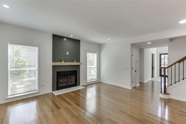 Building Photo - 1840 Oak Tree Hollow