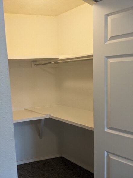 Building Photo - 3118 E MARIETTA AVE APT 2