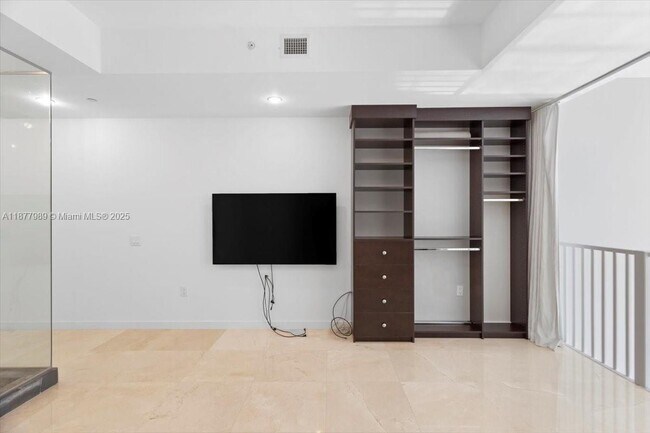 Building Photo - 1100 Biscayne Blvd