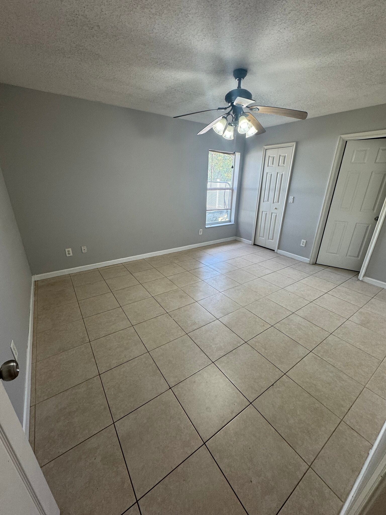 Building Photo - 449 SW Fifer Ave