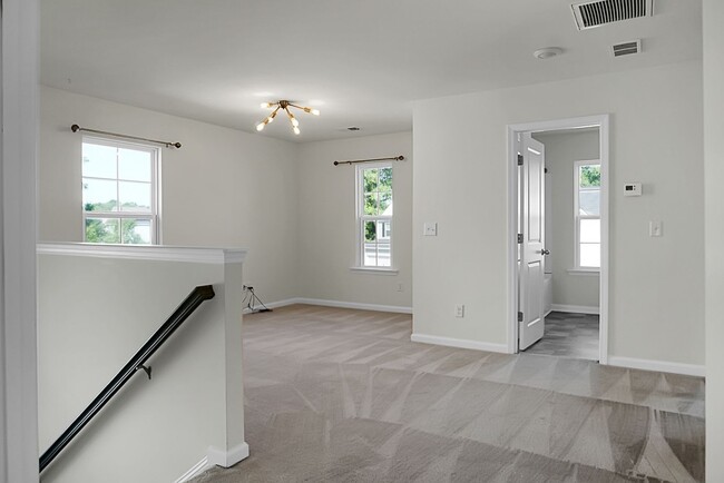 Building Photo - Beautiful 3 Bedroom, 2.5 Bath-Monks Corner...