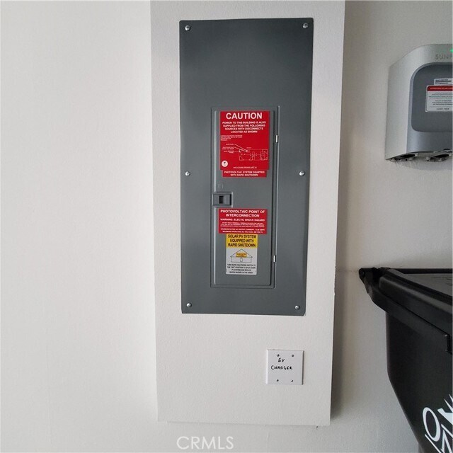 Building Photo - 944 N Divino Privado