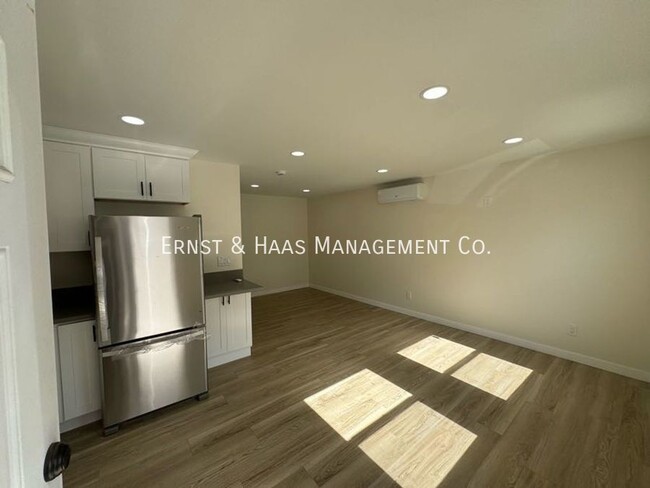 Building Photo - Charming 1 Studio Apartment in the Heart o...