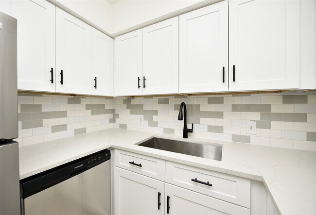 Building Photo - 2600 Bellefontaine St