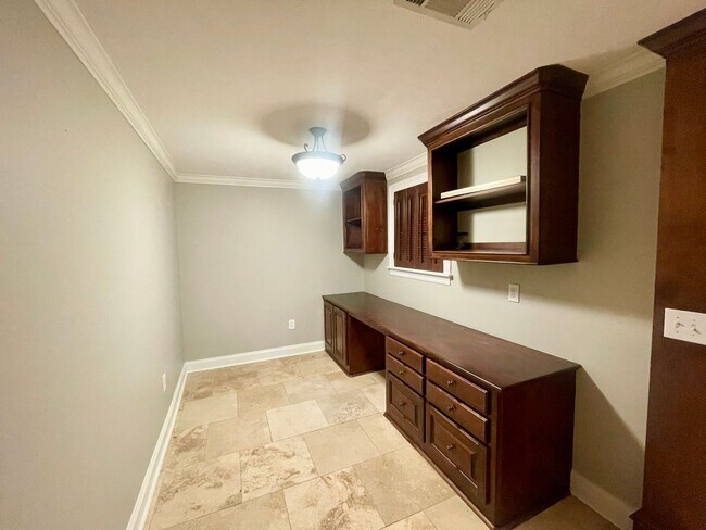 Building Photo - 204 Bay Park Dr