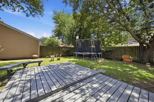 Building Photo - 7518 Alcomita Dr