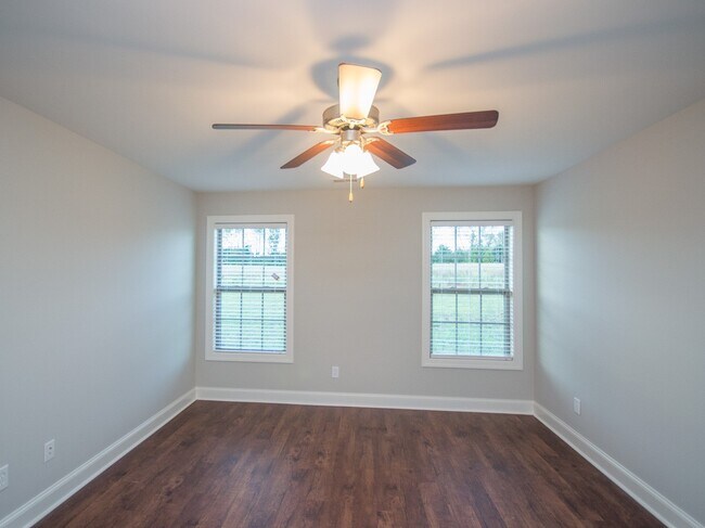 Building Photo - 17846 Sallows Dr
