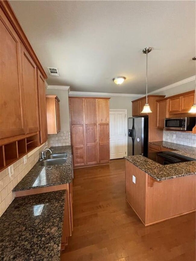 Building Photo - Nice Row Home in W Fayetteville in Rupple Row