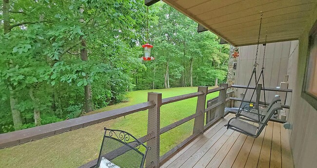 Building Photo - 1081 Cove Rd