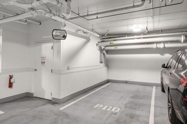 Building Photo - Great Nexus Condo For Rent