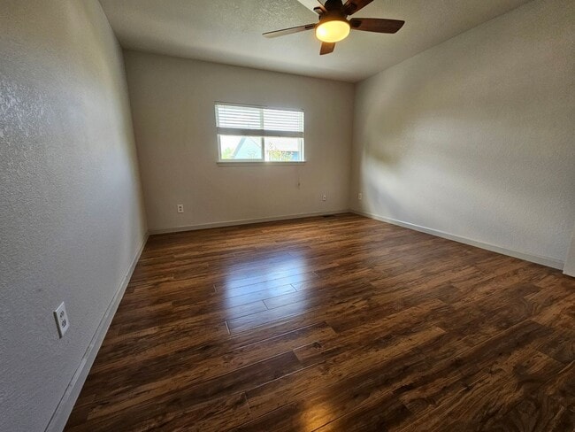 Building Photo - Super Beautiful Englewood 3 Bedroom Home A...